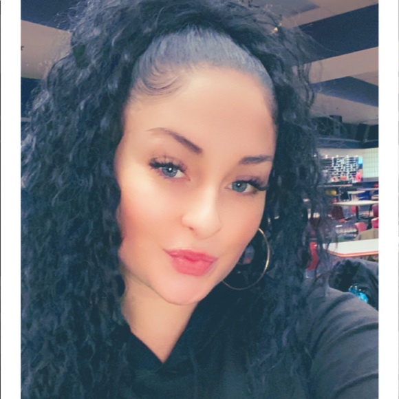 Meet your Posher, Mackenzie - Picture 1 of 1